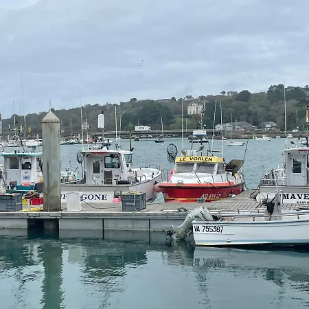 Un Au Chateau De Locqueran Finistere *